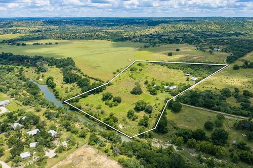 341 River View Rd, Fredericksburg, TX, 78624-7157 | Card Image