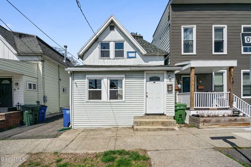 115 Breslin Ave, Cohoes, NY, 12047-3405 | Card Image