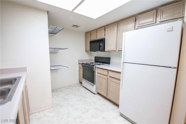 1115 - 8070 W Russell Rd, Condo with 1 bedrooms, 1 bathrooms and null parking in Las Vegas NV | Image 9