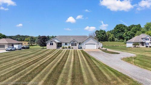 5554 Sandy Ln, Columbiaville, MI, 48421-8967 | Card Image