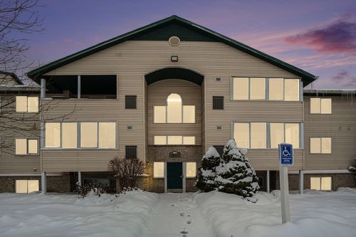 14-5877 Crosswinds Dr, Norton Shores, MI, 49444-8758 | Card Image