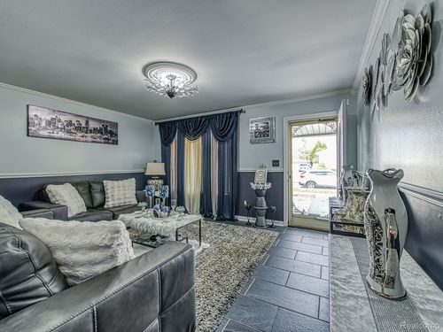 9514 Cass Ave, Taylor, MI, 48180-3509 | Card Image