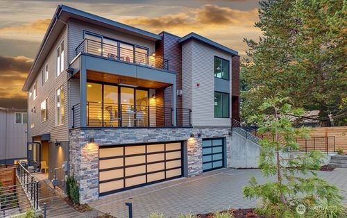 a-8707 116th Ave Ne, Kirkland, WA, 98033-5714 | Card Image