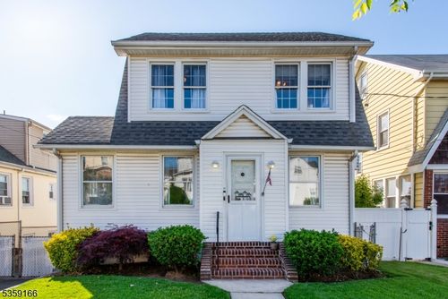 39 Roosevelt St, North Arlington, NJ, 07031-6128 | Card Image