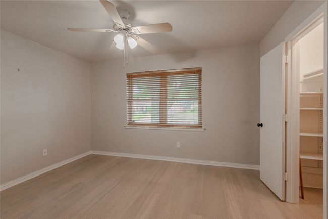 Unfurnished room featuring light wood-type flooring and a ceiling fan | Image 28