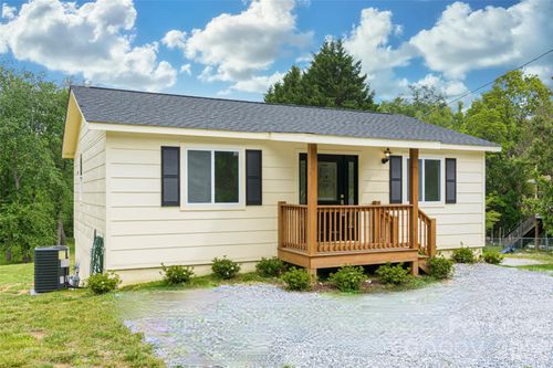 286 Berkeley Rd, Hendersonville, NC, 28792-2468 | Card Image