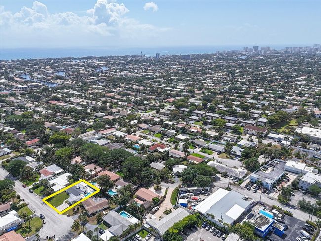 1990 Ne 35 Th St, House other with 3 bedrooms, 2 bathrooms and null parking in Lighthouse Point FL | Image 36