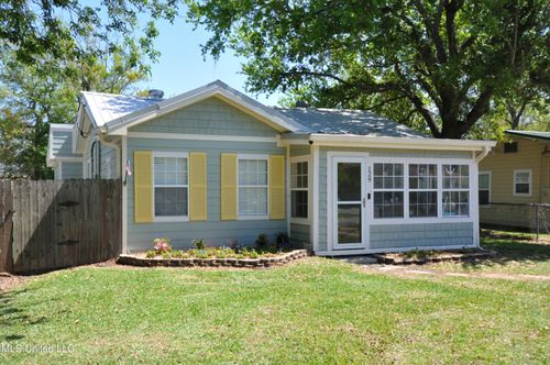 129 Ocean Wave Ave, Long Beach, MS, 39560-6322 | Card Image