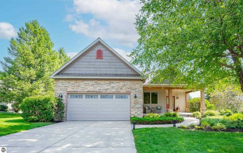 6400 Arrowhead Way, Williamsburg, MI, 49690-9586 | Card Image