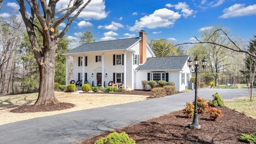 389 Hooker Farm Rd, Martinsville, VA, 24112-1135 | Card Image