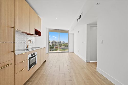 627-90 Ne 32nd St, Miami, FL, 33137-5692 | Card Image
