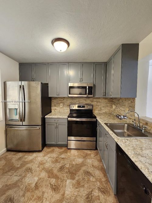 apt-406-8620 N Sherman Cir, Miramar, FL, 33025-2080 | Card Image