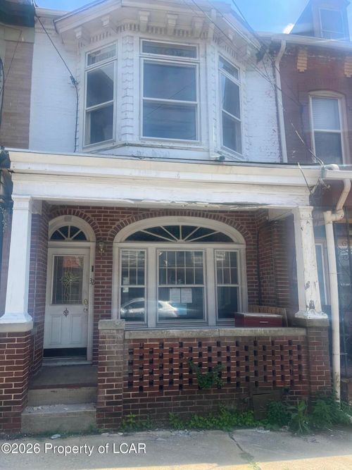 32 E Oak Street, Shenandoah, PA, 17976 | Card Image