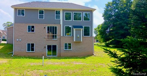 688 Perthshire Ct, Highland, MI, 48357-4742 | Card Image