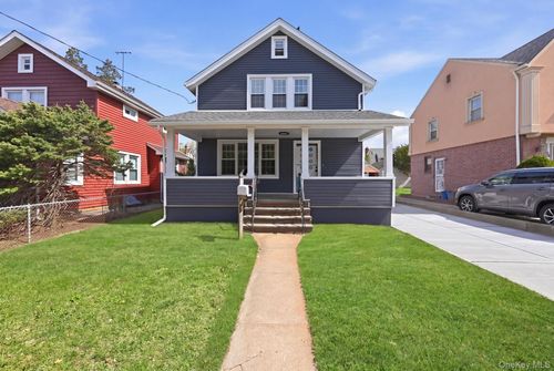 107 E Saint Marks Pl, Valley Stream, NY, 11580-4437 | Card Image