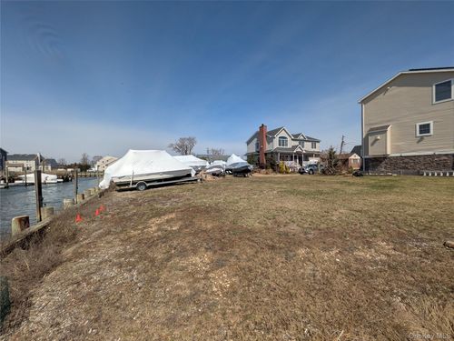 635 Arthur St, Baldwin, NY, 11510-4304 | Card Image