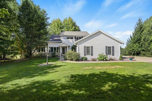7801 N Robert Dr, Evansville, WI, 53536-9427 | Card Image