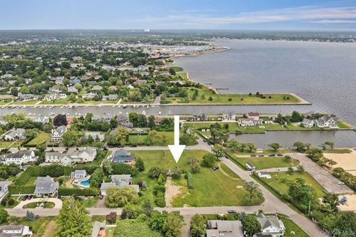 20 Bayway Ave, Brightwaters, NY, 11718-2001 | Card Image