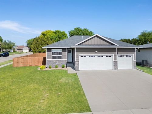 4606 Gloria St, Cedar Falls, IA, 50613-4051 | Card Image