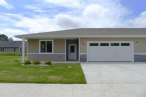 804 Parkside Ln, Charles City, IA, 50616-3450 | Card Image