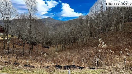 2 Banner Grande Ct, Banner Elk, NC, 28604-5912 | Card Image