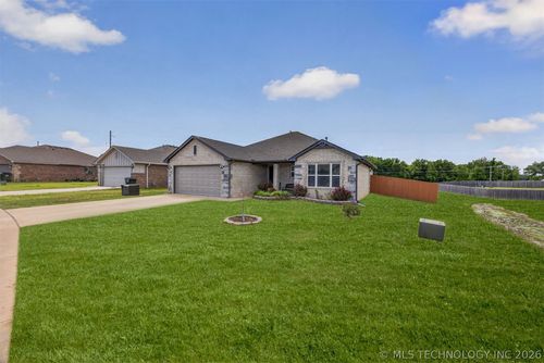 13510 N 130th East Ave, Collinsville, OK, 74021-4492 | Card Image