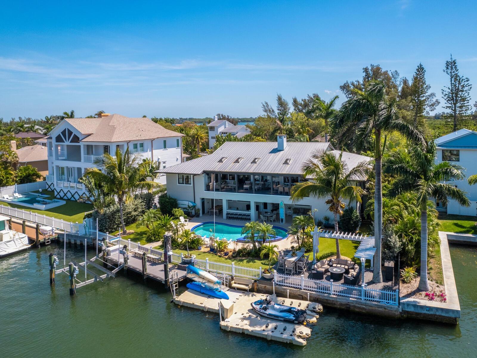 Tropical Cir, Sarasota, FL 34242