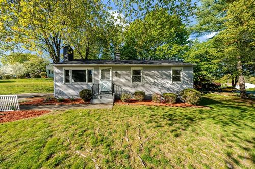 20 Meadowbrook Dr, Easthampton, MA, 01027-1338 | Card Image
