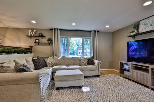 8535 Bluebird Dr, West Chester, OH, 45069 | Card Image