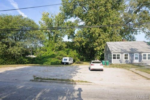 3403 Falling Springs Rd, Sauget, IL, 62206-1125 | Card Image