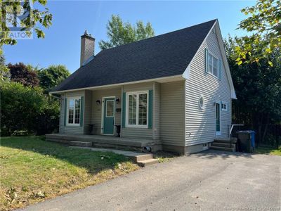 390 Mckenna Ave, House other with 3 bedrooms, 2 bathrooms and null parking in Miramichi NB | Image 1