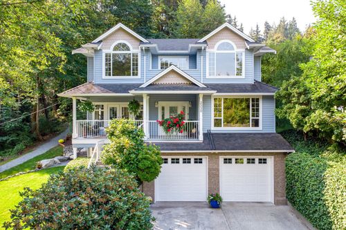 2339 St George St, Port Moody, BC, V3H2G3 | Card Image