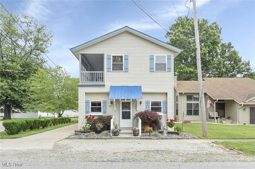 511 Sunset Ave, Sheffield Lake, OH, 44054-1362 | Card Image