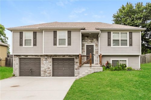 406 Golfview Dr, Pleasant Hill, MO, 64080-1008 | Card Image