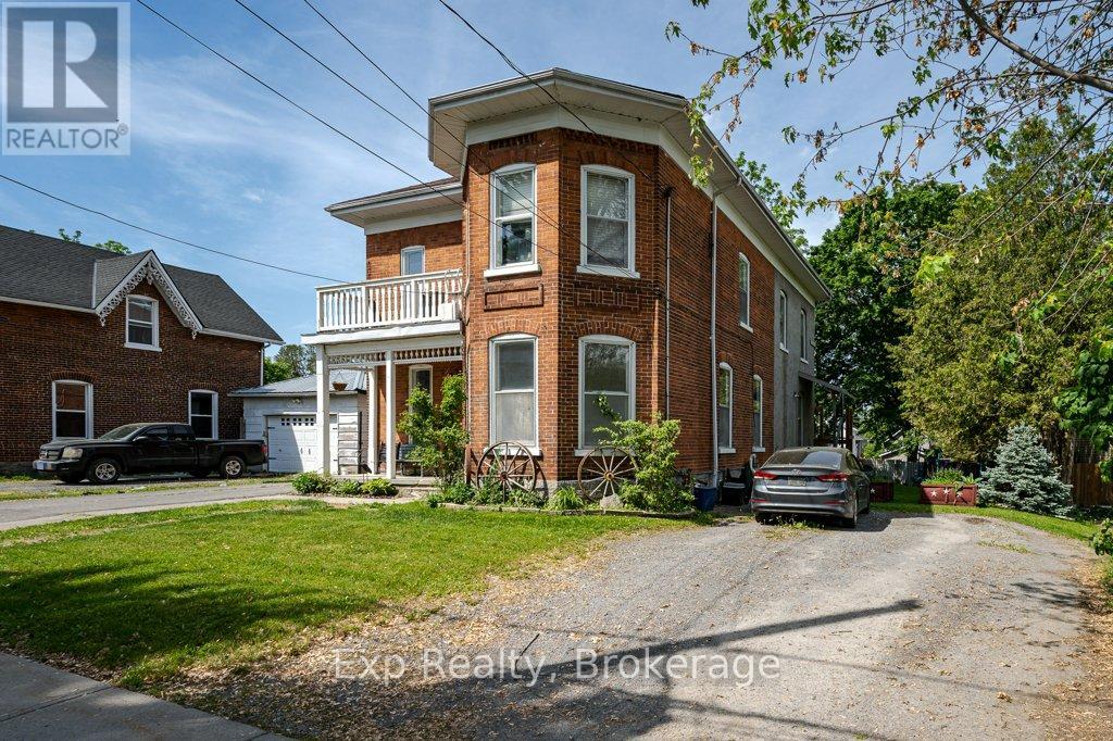 Residential in Deseronto (Deseronto (Town)) 3