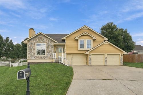2116 Bradford Pl, Excelsior Springs, MO, 64024-1679 | Card Image
