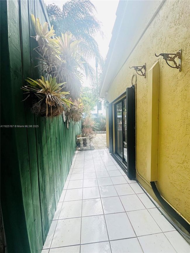 9510 Sw 151 St Ct, House other with 4 bedrooms, 3 bathrooms and null parking in Miami FL | Image 16