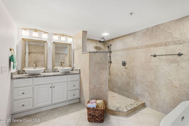 Primary En-Suite | Image 15
