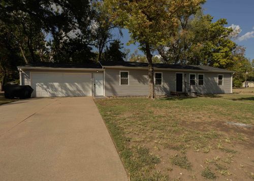 710 W Vine Ave, Arkansas City, KS, 67005-2300 | Card Image