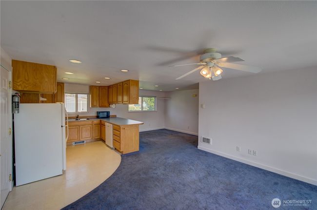 Apartment living, kitchen and dining area | Image 26