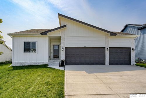 8008 S 200th St, Gretna, NE, 68028-4674 | Card Image