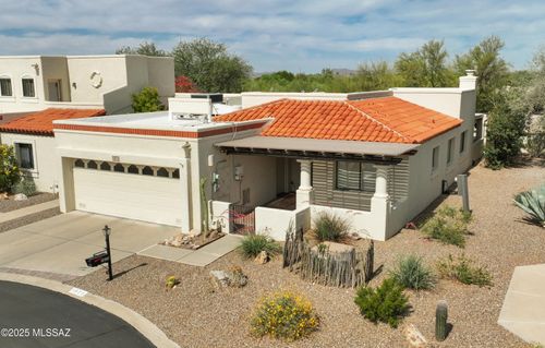 1075 W Calle Bonita, Oro Valley, AZ, 85737-3621 | Card Image