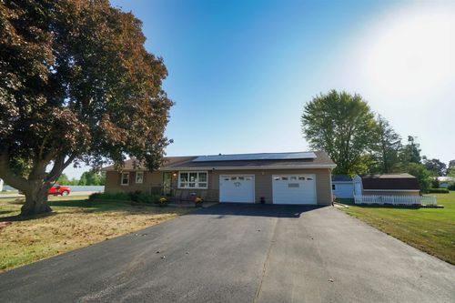 300 Chestnut St, LENA, IL, 61048-9774 | Card Image