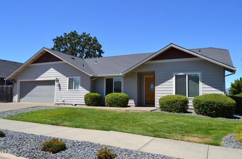 2750 Sw Mistybrook Dr, Grants Pass, OR, 97527-6436 | Card Image