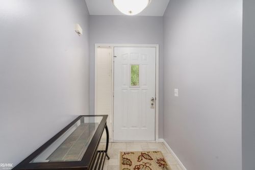 28164 Cottonwood Ct, Chesterfield, MI, 48047-6409 | Card Image