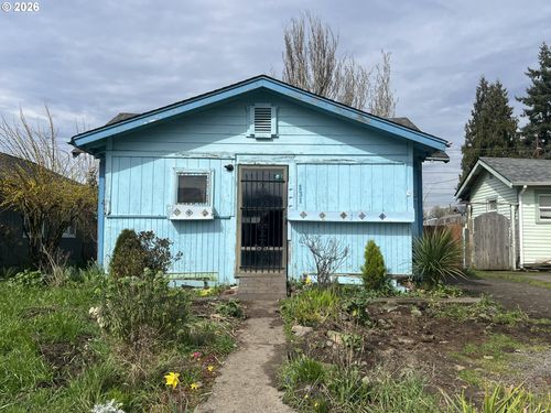 131 17th Ave, Longview, WA, 98632-1105 | Card Image