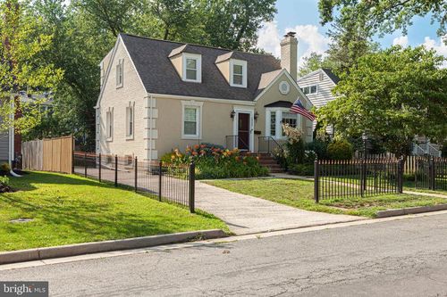 2900 Meadow Ln, FALLS CHURCH, VA, 22042-2323 | Card Image