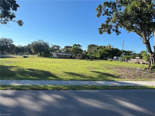 217 Adams Ave W, IMMOKALEE, FL, 34142-3107 | Card Image