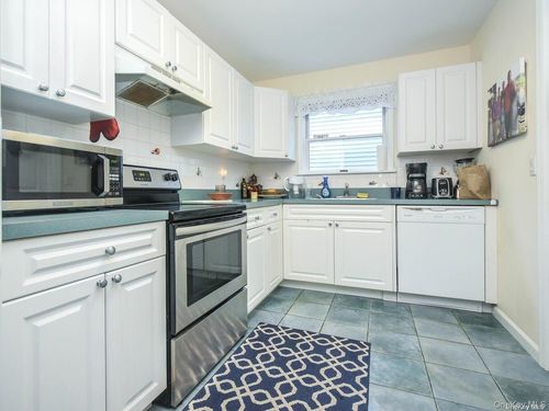 14 Hillcrest St, Huntington, NY, 11743-3425 | Card Image