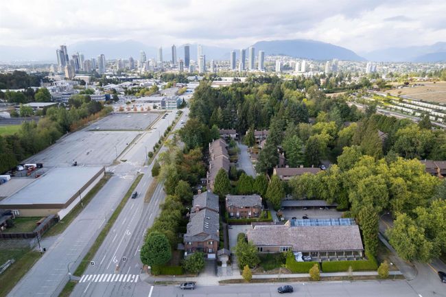 4717 Village Drive, Townhouse with 3 bedrooms, 2 bathrooms and 1 parking in Burnaby BC | Image 32
